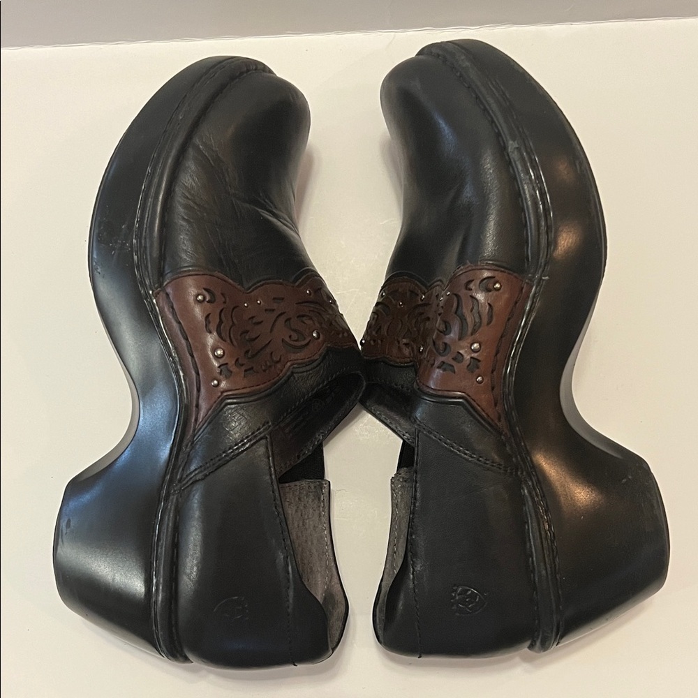 Ariat Tambour leather Women's Black clogs with a brown laser-cut overlay
Sz 8.5 - Picture 7 of 14